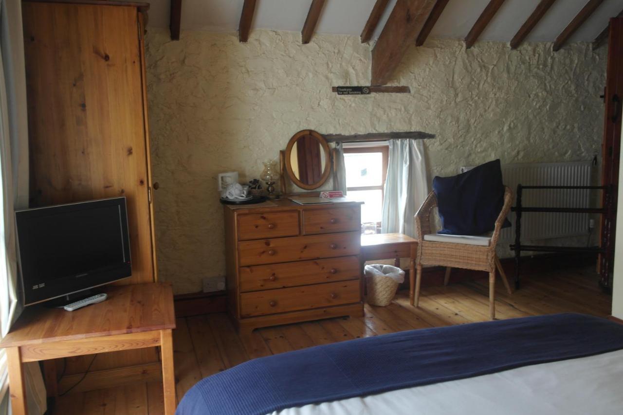 The Old Barn Bed & Breakfast Barry Bagian luar foto