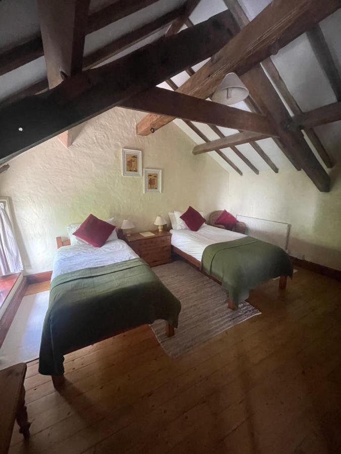 The Old Barn Bed & Breakfast Barry Bagian luar foto