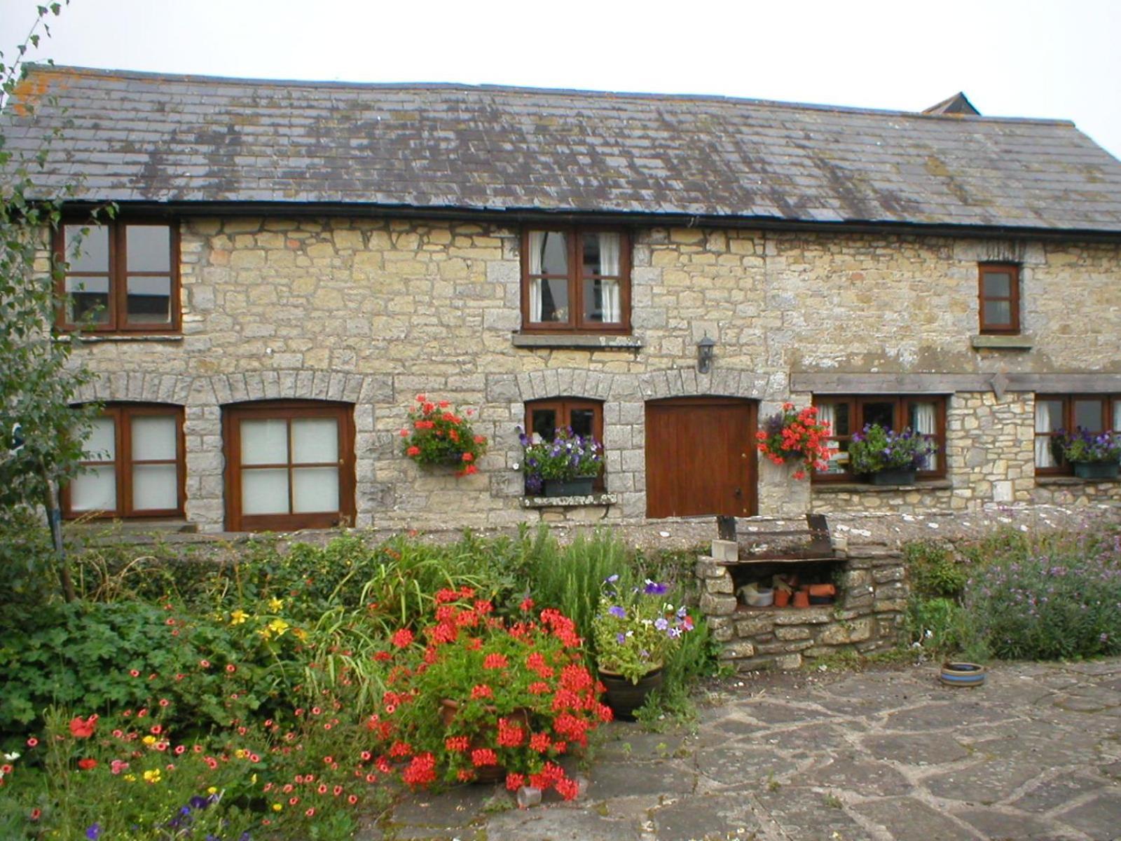 The Old Barn Bed & Breakfast Barry Bagian luar foto